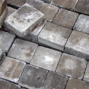 Seal ’n Lock Efflo Remover – acid-based solution for dissolving efflorescence on concrete and pavers
